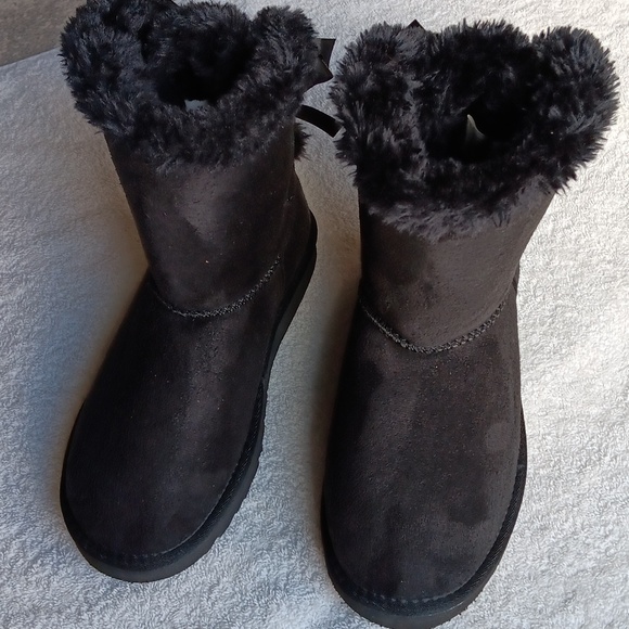 NWOT UGG Faux Fur Lined Classic Booties - Picture 3 of 16